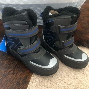 Brand new toddler snow boots